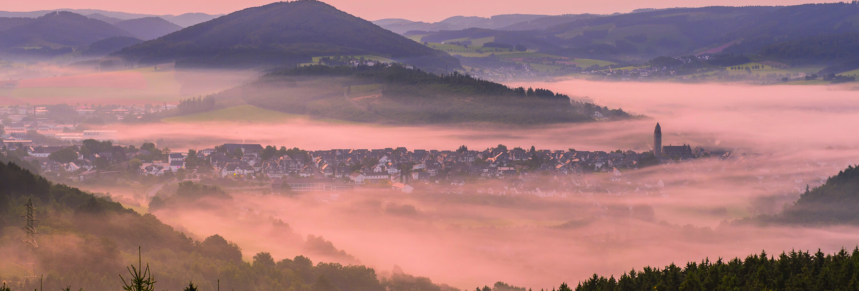 Schmallenberg im Morgennebel